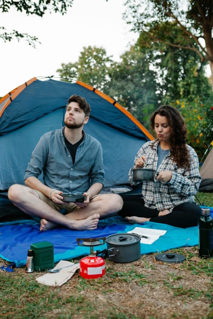 couples eating food when travelling