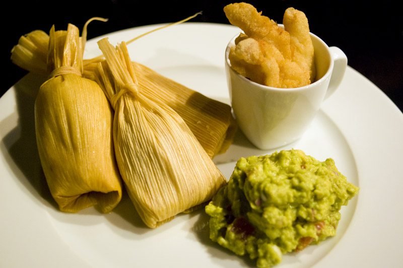 Tamales con Machas Fritas y Guacamole